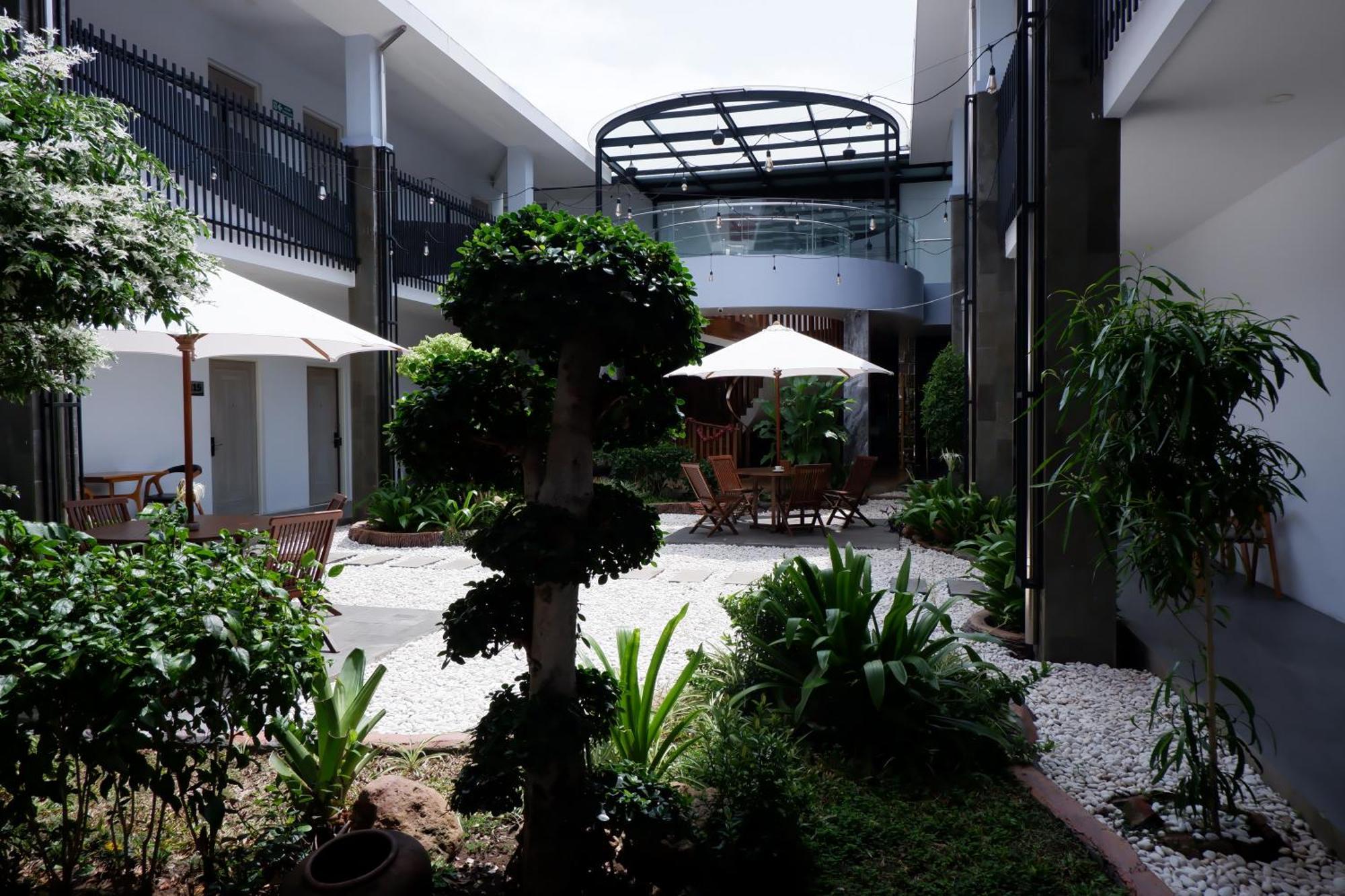Grand Samota Hotel Sumbawa Экстерьер фото