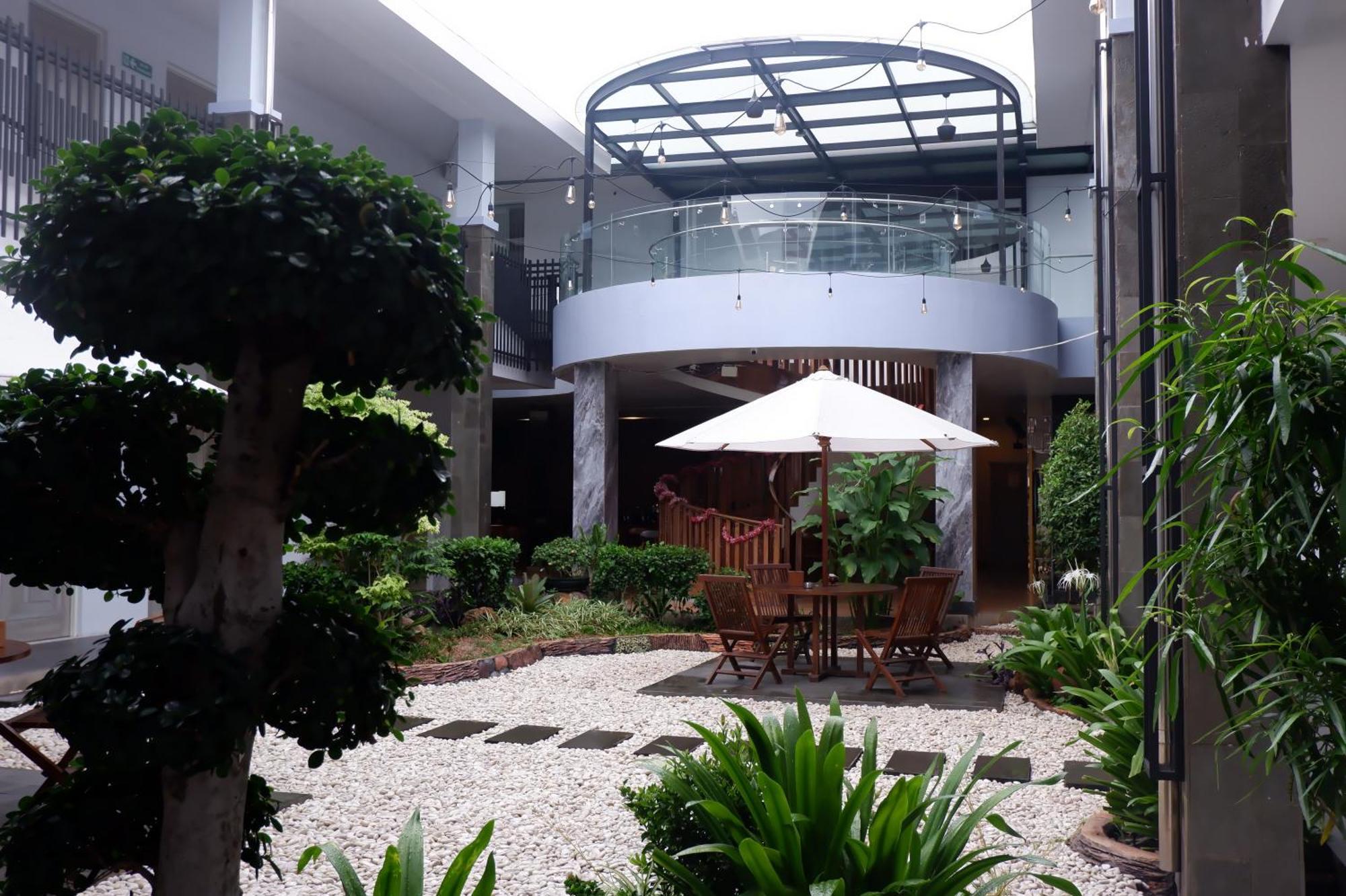 Grand Samota Hotel Sumbawa Экстерьер фото